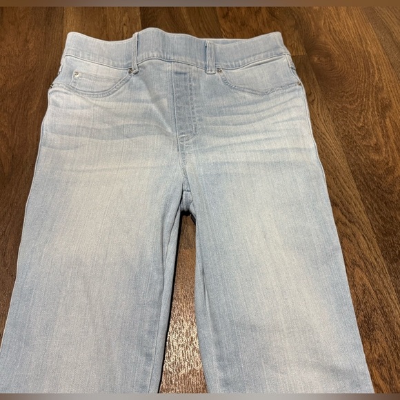 Spanx Pull On Flare Leg Jeans Light Wash Size Small Stretch Denim - Picture 3 of 8